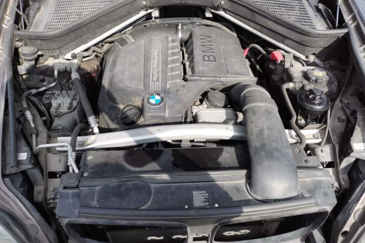 Used BMW X5 2013 xDrive35i Leading Model Engine Bay