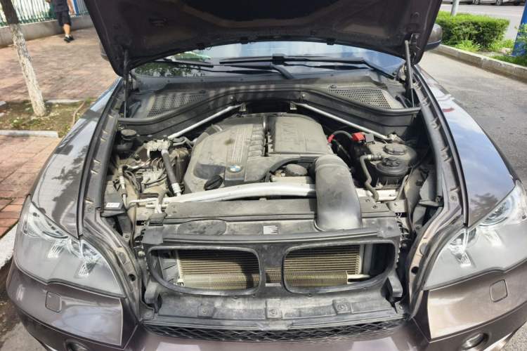 Used BMW X5 2013 xDrive35i Leading Model Engine Bay
