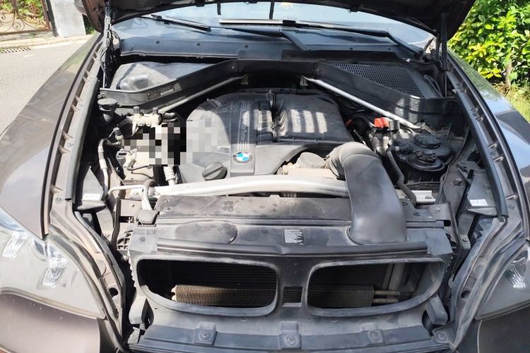 Used BMW X5  Engine Bay