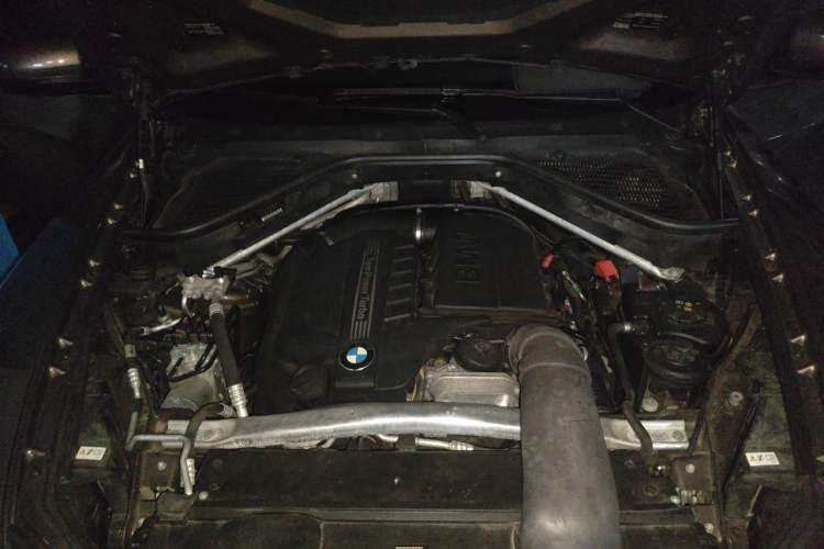Used BMW X5 2013 xDrive35i U.S. specification Engine Bay