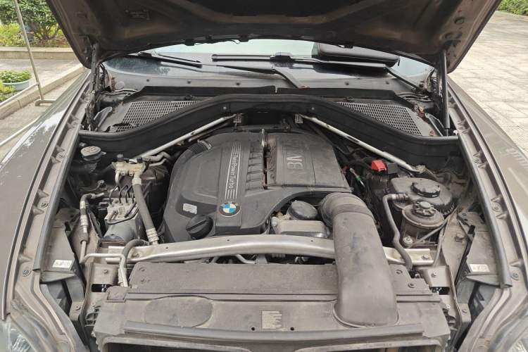 Used BMW X5 2013 xDrive35i Leading Model Engine Bay