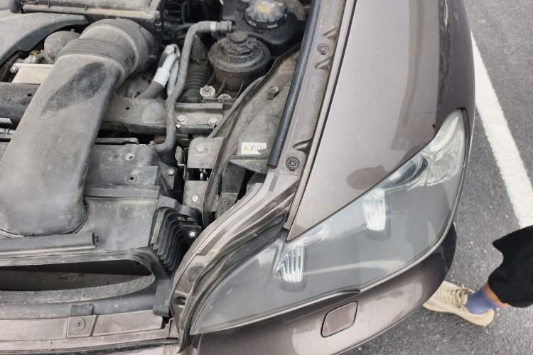 Used BMW X5 2013 xDrive35i Luxury Model Engine Bay Left