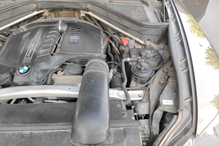 Used BMW X5 2013 xDrive35i Leading Model Engine Bay Left