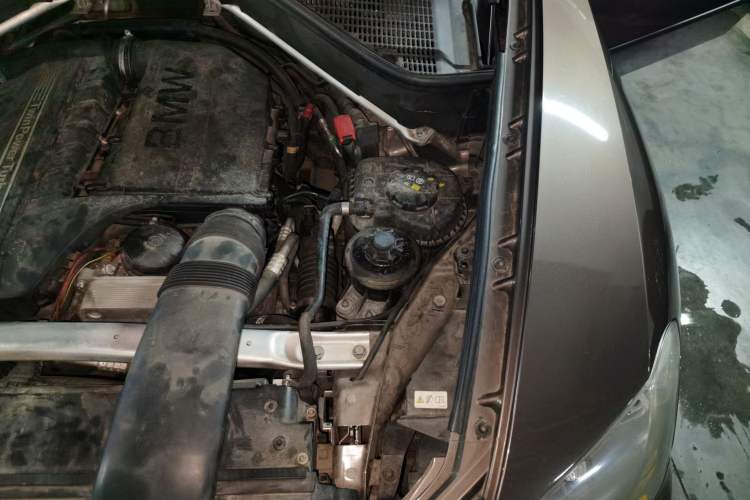 Used BMW X5 2013 xDrive35i Leading Model Engine Bay Left