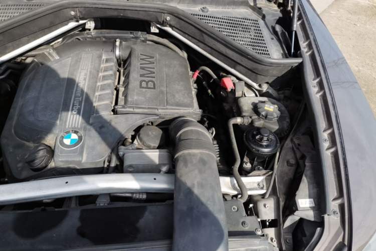 Used BMW X5 2013 xDrive35i Leading Model Engine Bay Left