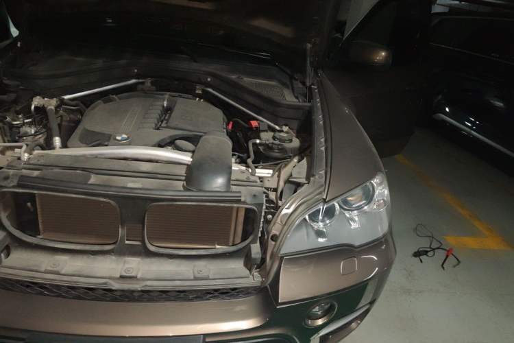 Used BMW X5 2013 xDrive35i Luxury Edition Engine Bay Left