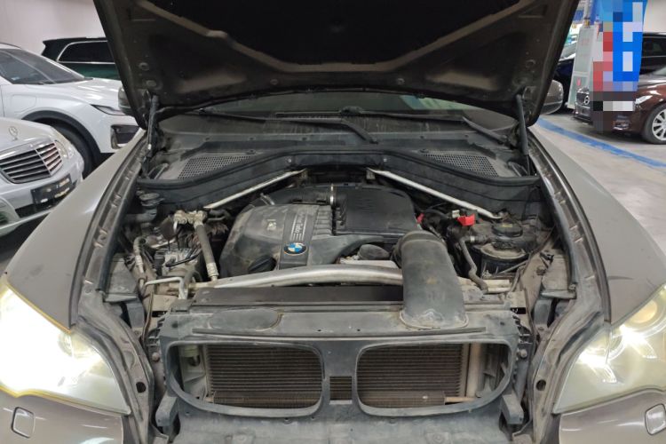 Used BMW X5 2013 xDrive35i Leading Model Engine Bay