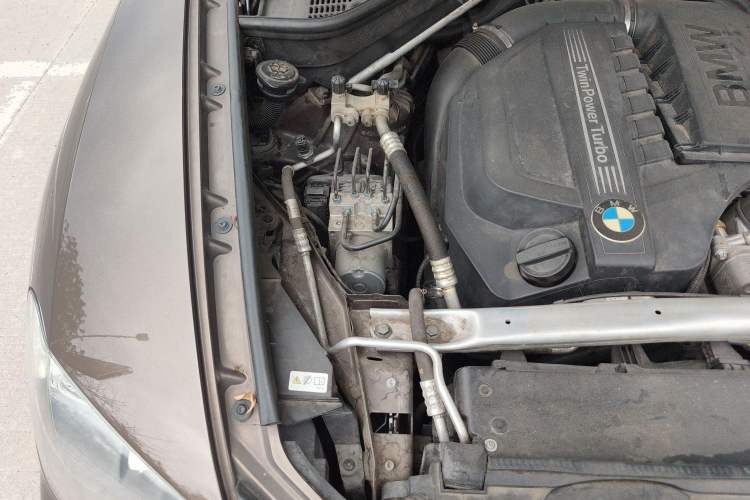 Used BMW X5 2013 xDrive35i Leading Model Engine Bay Right