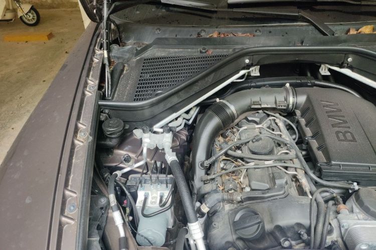 Used BMW X5 2013 xDrive35i Leading Model Engine Bay Right