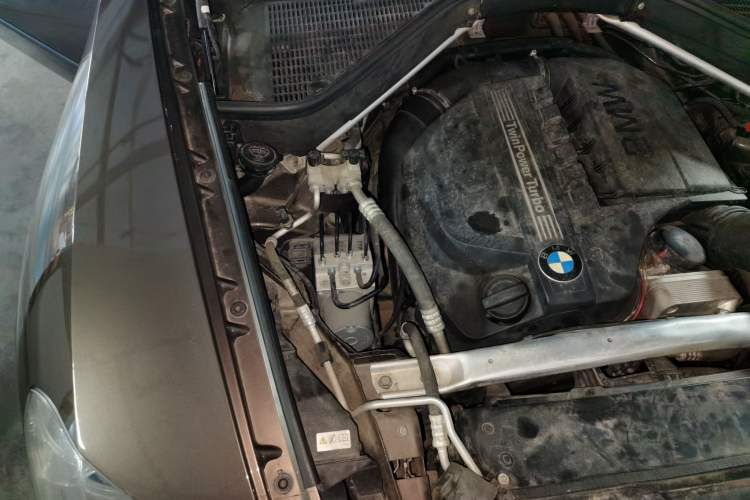 Used BMW X5 2013 xDrive35i Leading Model Engine Bay Right