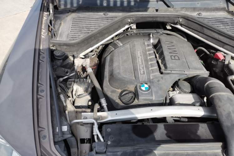 Used BMW X5 2013 xDrive35i Leading Model Engine Bay Right