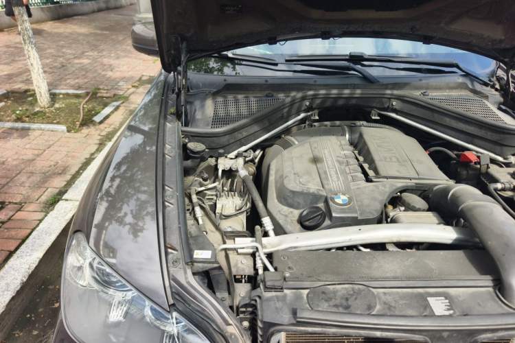 Used BMW X5 2013 xDrive35i Leading Model Engine Bay Right