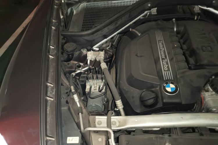 Used BMW X5 2013 xDrive35i Leading Model Engine Bay Right