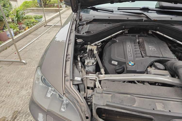 Used BMW X5 2013 xDrive35i Leading Model Engine Bay Right