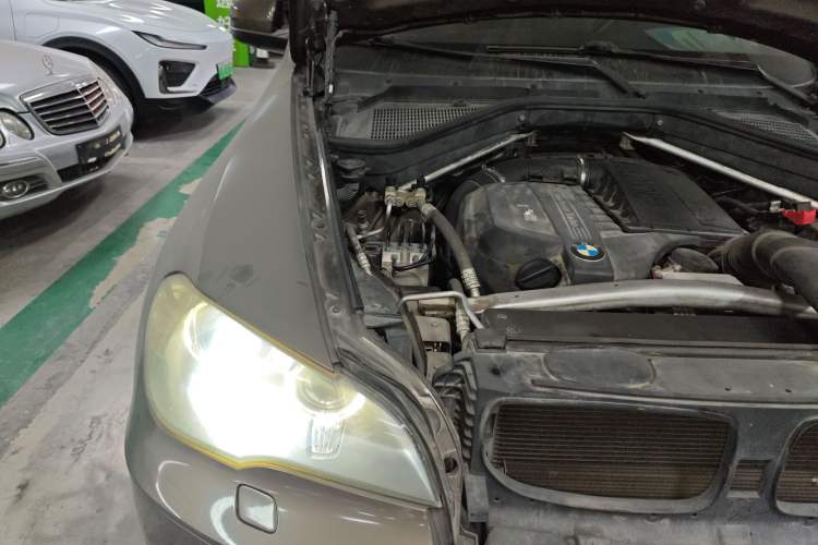 Used BMW X5 2013 xDrive35i Leading Model Engine Bay Right