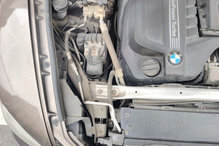 Used BMW X5 2013 xDrive35i Luxury Model Engine Bay Right