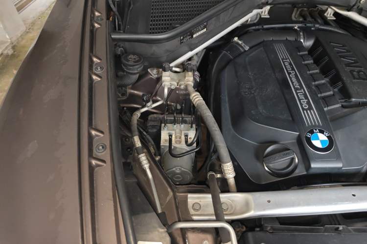 Used BMW X5  Engine Bay Right