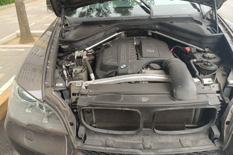 Used BMW X5 2013 xDrive35i Leading Model Engine Bay Right