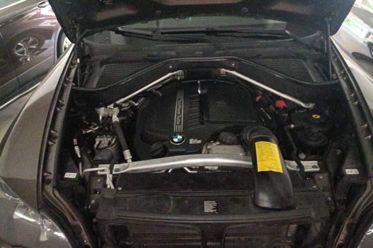 Used BMW X5 2013 xDrive35i Leading Model Engine Bay