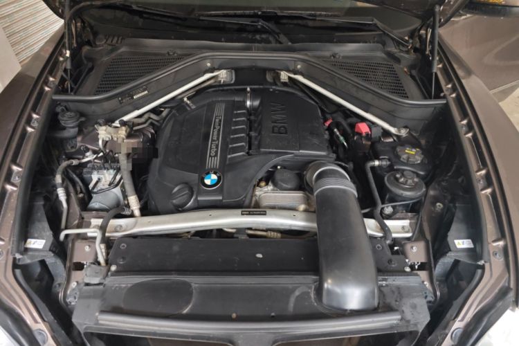 Used BMW X5  Engine Bay
