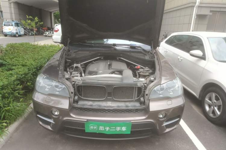 Used BMW X5 2013 xDrive35i Luxury Model Engine Bay