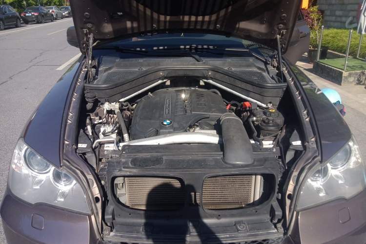 Used BMW X5 2013 xDrive35i Leading Model Engine Bay