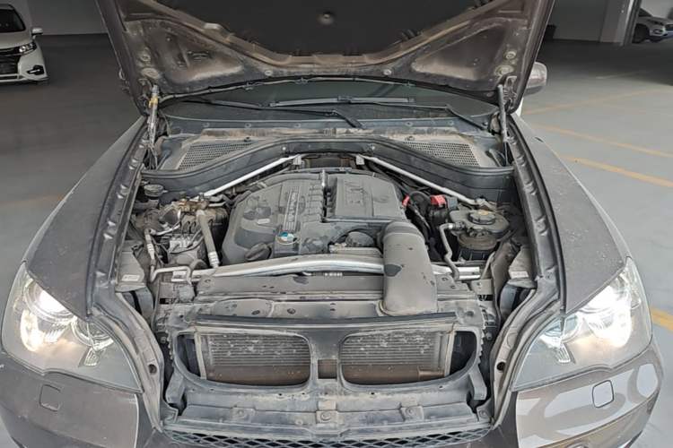 Used BMW X5 2013 xDrive35i Leading Model Engine Bay