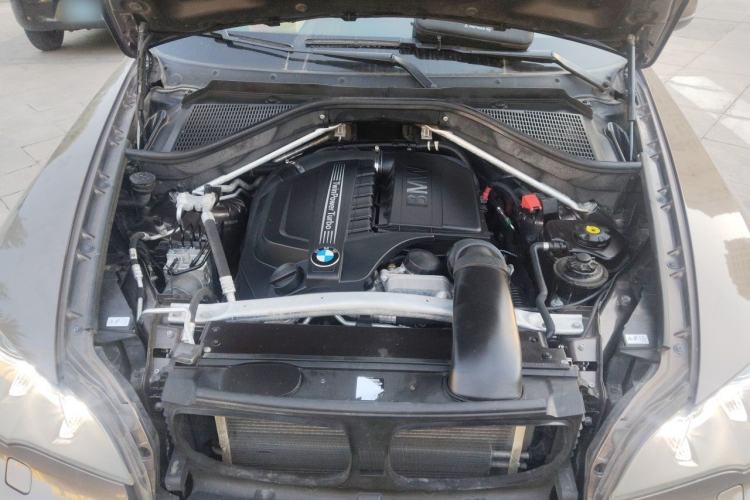 Used BMW X5 2013 xDrive35i U.S. specification Engine Bay
