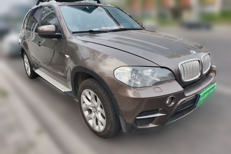 Used BMW X5 2013 xDrive35i Luxury Model Front Right 45 Deg
