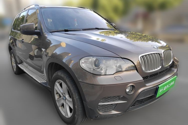 Used BMW X5 2013 xDrive35i Leading Model Front Right 45 Deg