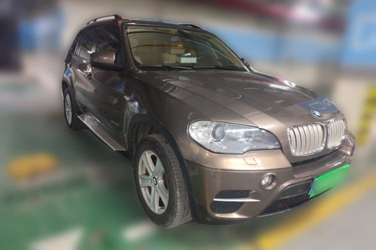 Used BMW X5 2013 xDrive35i Leading Model Front Right 45 Deg