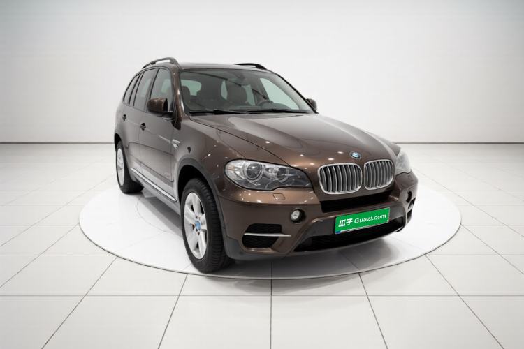 Used BMW X5 2013 xDrive35i Leading Model Front Right 45 Deg