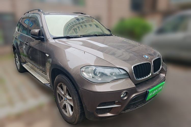 Used BMW X5 2013 xDrive35i U.S. specification Front Right 45 Deg
