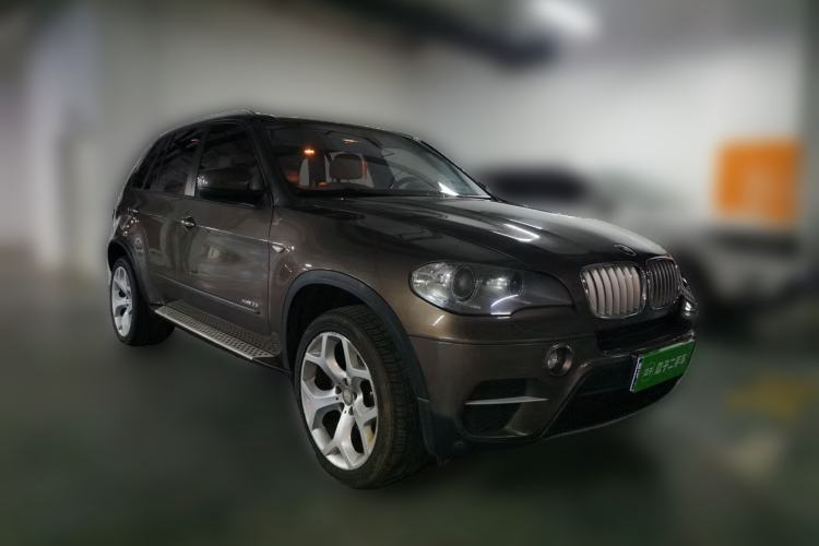 Used BMW X5 2013 xDrive35i Leading Model Front Right 45 Deg