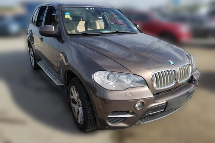 Used BMW X5 2013 xDrive35i Leading Model Front Right 45 Deg