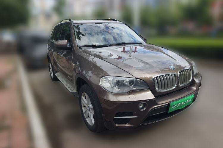 Used BMW X5 2013 xDrive35i Leading Model Front Right 45 Deg