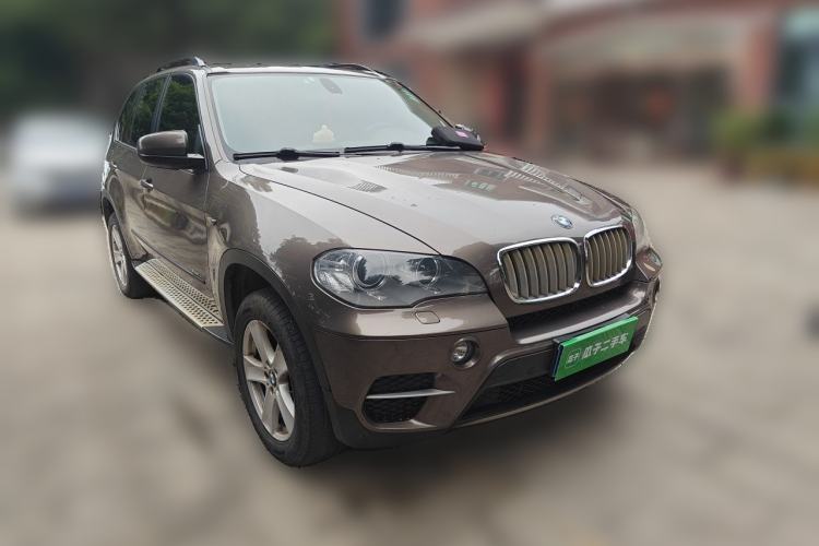 Used BMW X5 2013 xDrive35i Leading Model Front Right 45 Deg