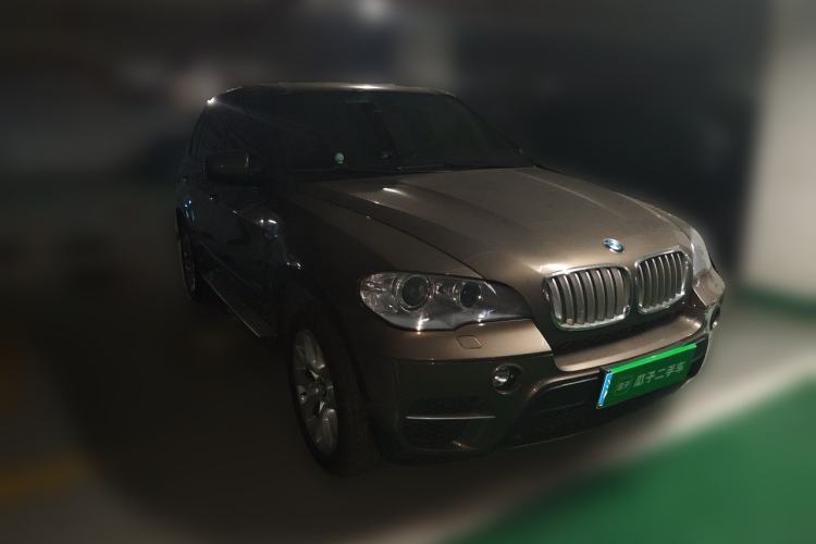 Used BMW X5 2013 xDrive35i Luxury Edition Front Right 45 Deg