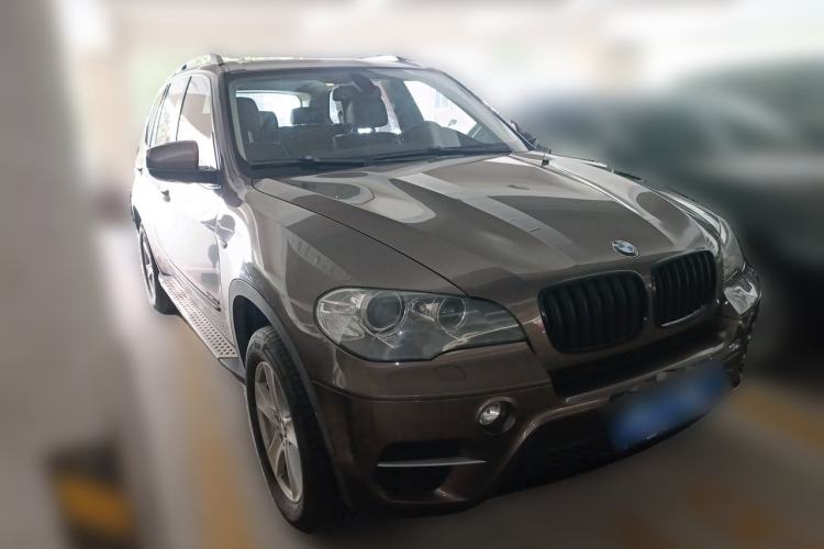 Used BMW X5 2013 xDrive35i Leading Model Front Right 45 Deg