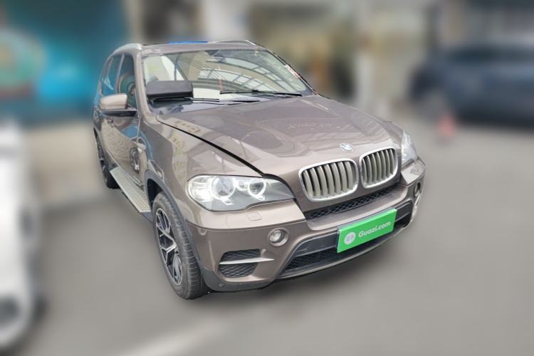 Used BMW X5 2013 xDrive35i Luxury Model Front Right 45 Deg