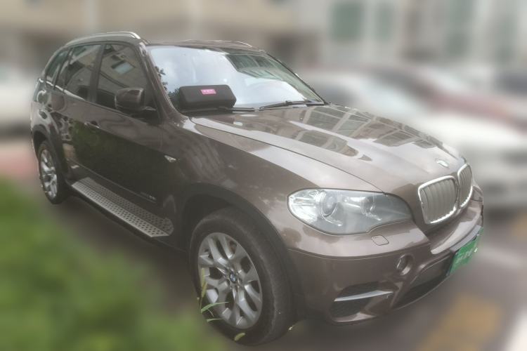 Used BMW X5 2013 xDrive35i Luxury Model Front Right 45 Deg