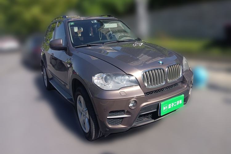 Used BMW X5 2013 xDrive35i Leading Model Front Right 45 Deg