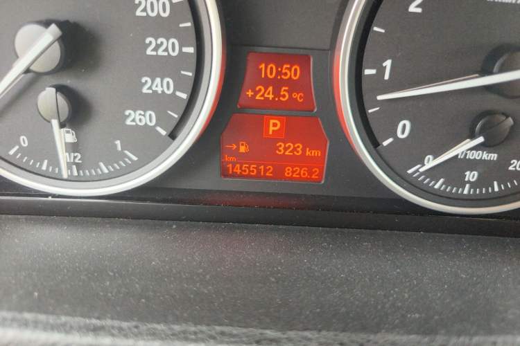 Used BMW X5 2013 xDrive35i Leading Model Odometer Close Up