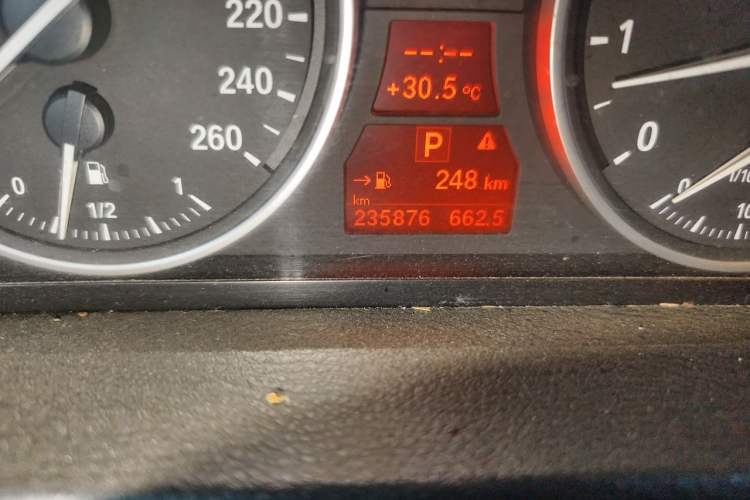 Used BMW X5 2013 xDrive35i Luxury Model Odometer Close Up