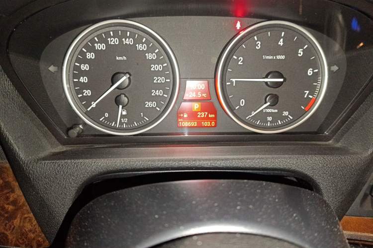 Used BMW X5 2013 xDrive35i Leading Model Odometer Close Up