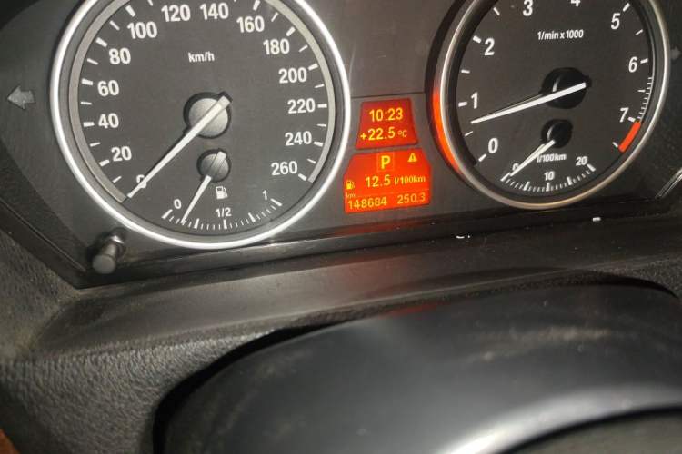 Used BMW X5 2013 xDrive35i Leading Model Odometer Close Up