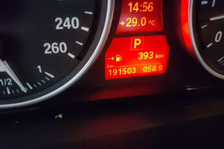 Used BMW X5 2013 xDrive35i Leading Model Odometer Close Up