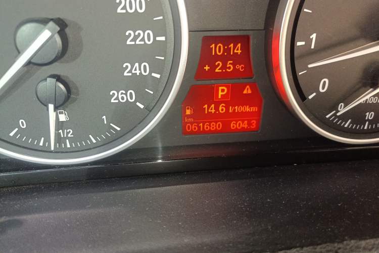 Used BMW X5 2013 xDrive35i Leading Model Odometer Close Up