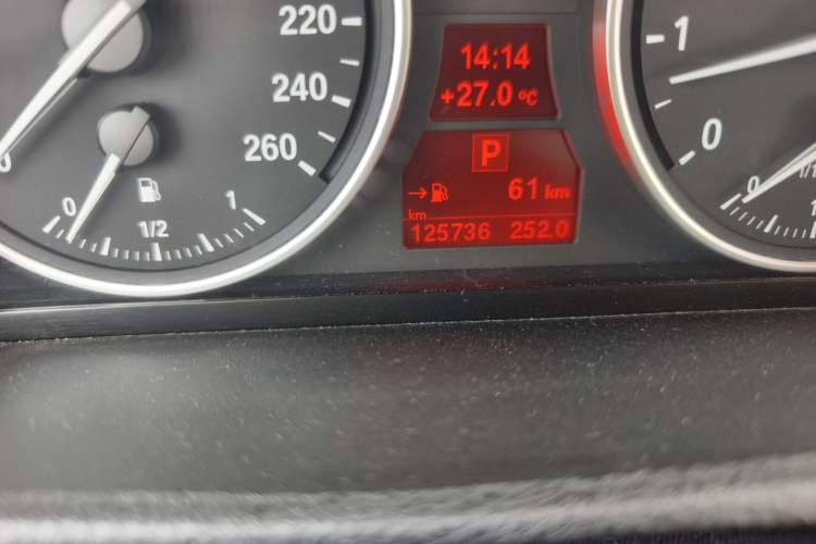 Used BMW X5 2013 xDrive35i Leading Model Odometer Close Up