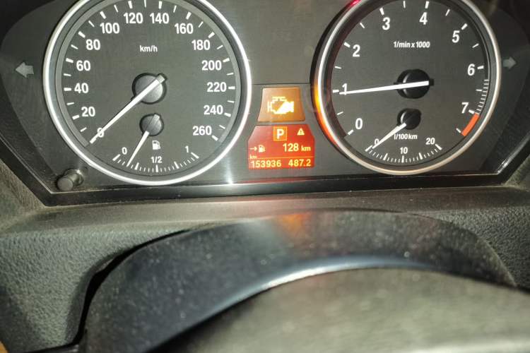 Used BMW X5 2013 xDrive35i Leading Model Odometer Close Up
